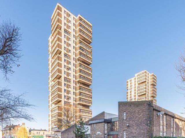 Flat for sale in Camberwell, Greater London