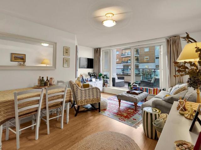Flat for sale in Wandsworth, Greater London
