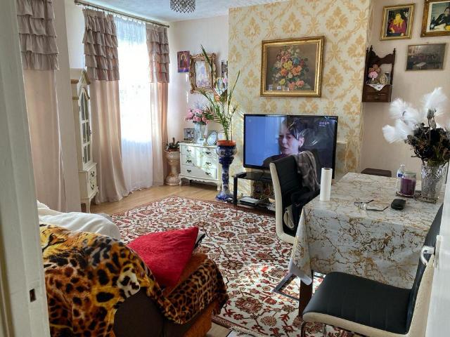 Flat for sale in West Hackney, Upper Clapton
