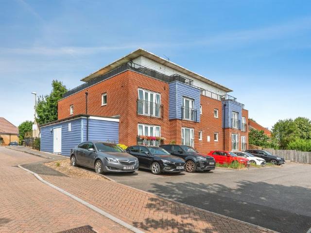 Flat for sale in Helford, Hampshire