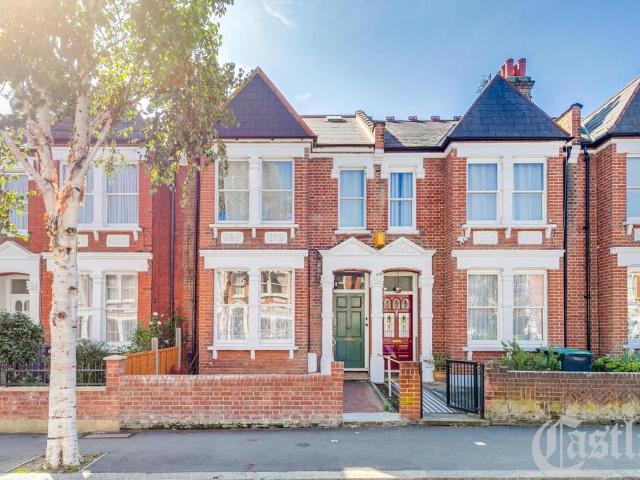 Flat for sale in Ferme Park, Greater London