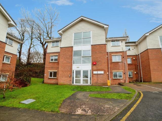 Flat for sale in Potters Corner, East Midlands