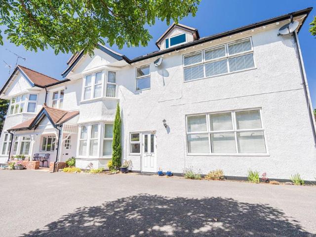 Flat for sale in Penn Hill, Poole