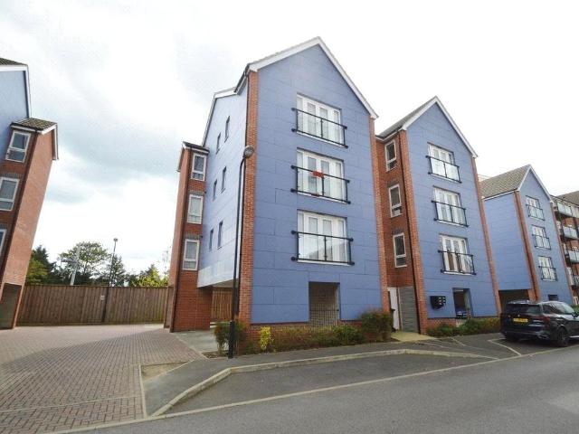 Flat for sale in Slough