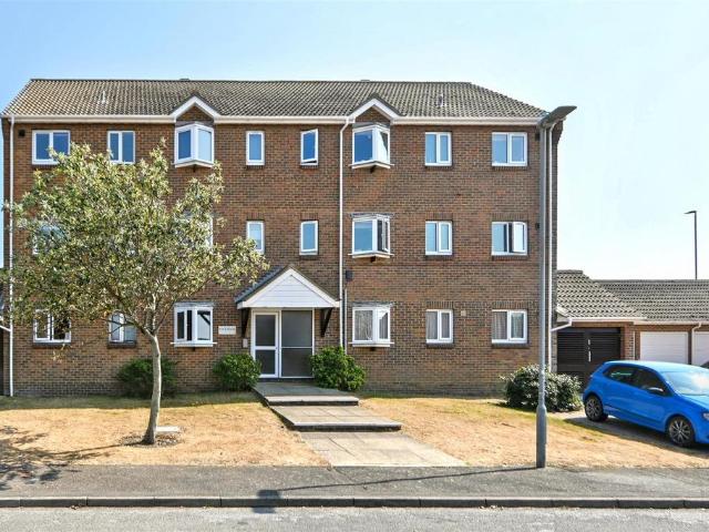 Flat for sale in Sovereign Harbour, Eastbourne
