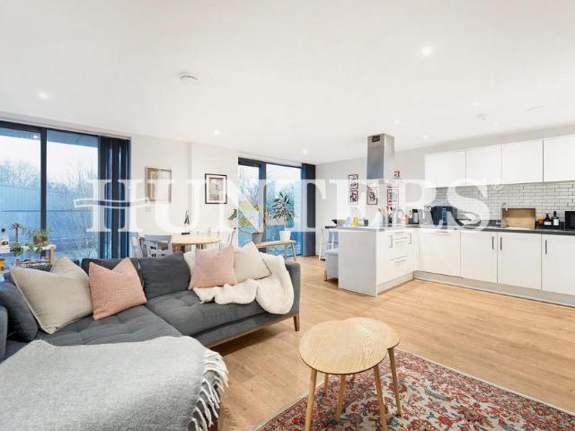 Flat for sale in Hale Village, Tottenham Hale