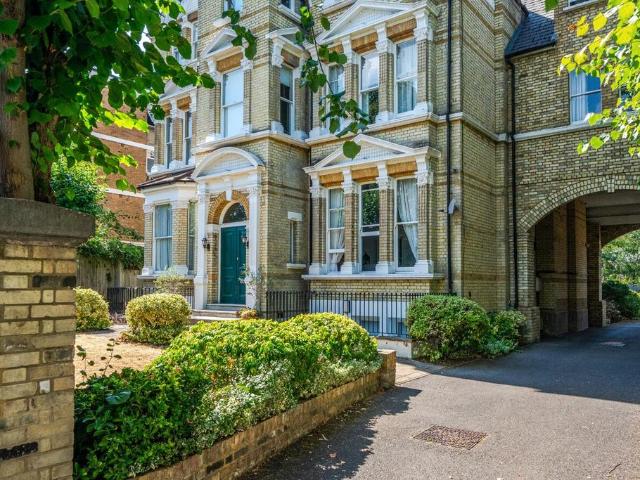 Flat for sale in Putney, Greater London