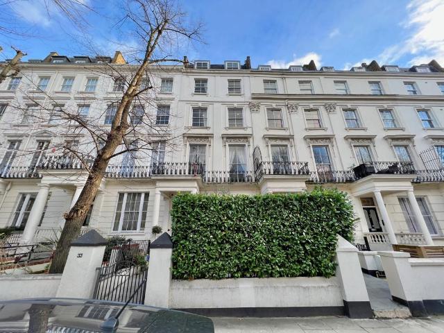 Flat for sale in Maida Vale, Greater London
