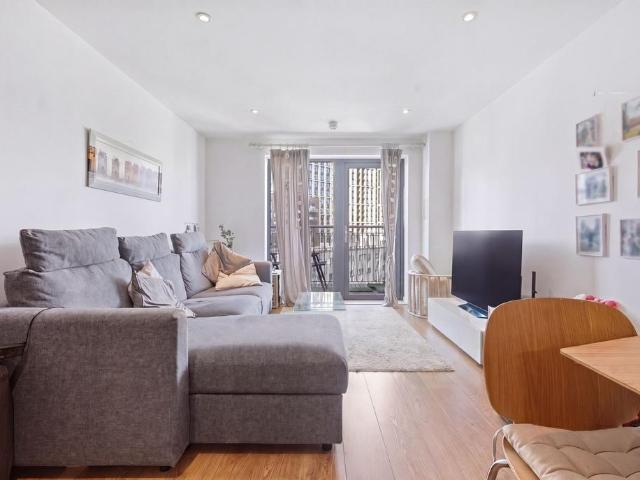 Flat for sale in London Borough of Newham, Greater London