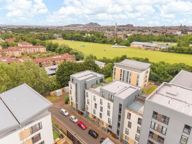 Flat for sale in Comely Bank, Scotland