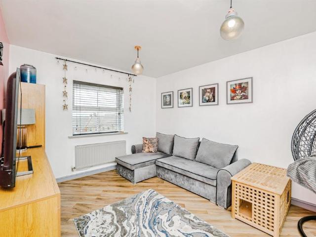 Flat for sale in Bridgend, Wales