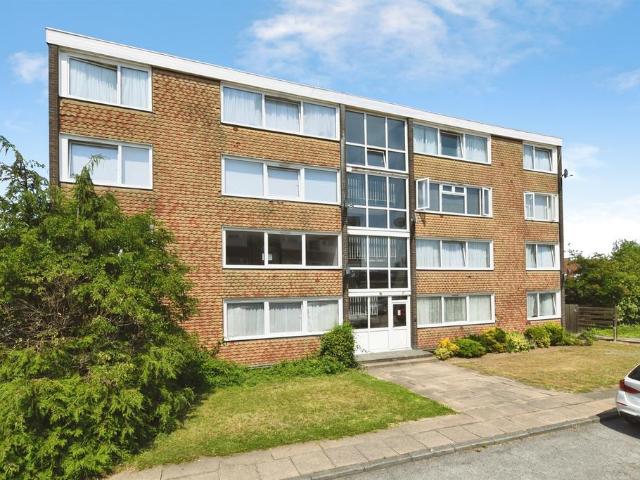 Flat for sale in Essex