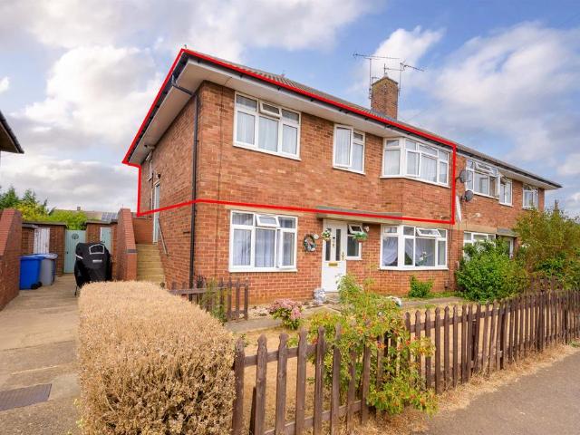 Flat for sale in Ise Lodge, Kettering