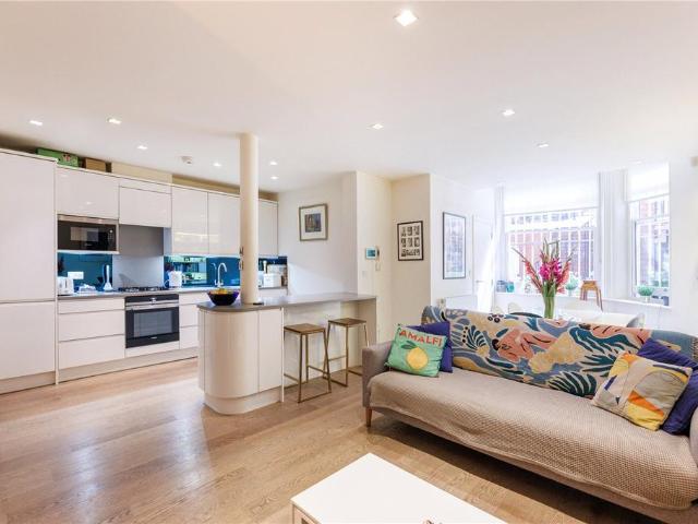 Flat for sale in Royal Borough of Kensington and Chelsea, Greater London