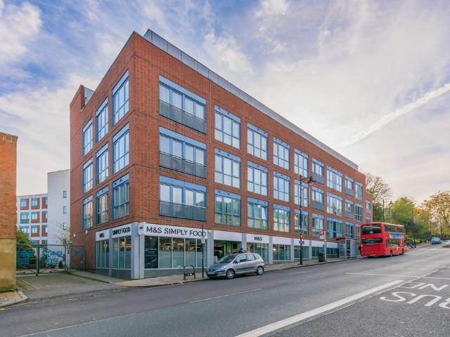 Flat for sale in Crouch Hall Park, Greater London