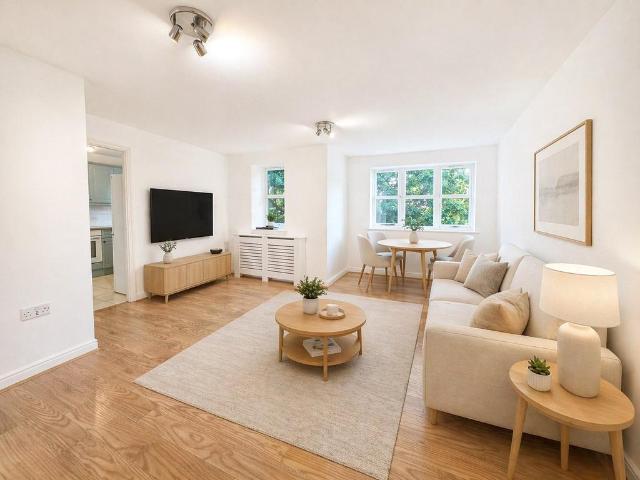 Flat for sale in Royal Borough of Greenwich, Greater London