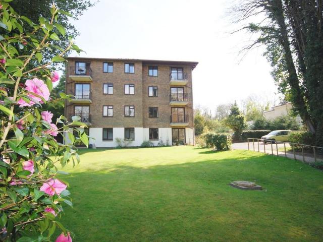 Flat for sale in Sandown Park, Kent