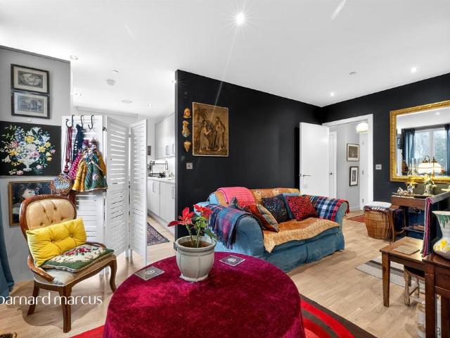 Flat for sale in Peckham, Greater London