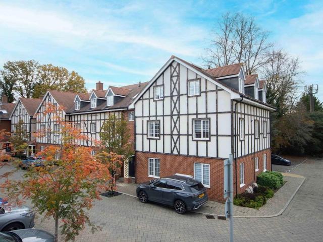 Flat for sale in Chalfont St. Peter, Denham