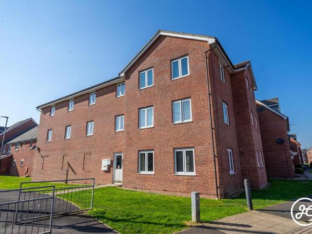 Flat for sale in Bridgwater, Somerset
