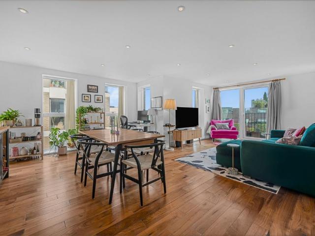 Flat for sale in Haggerston, De Beauvoir Town