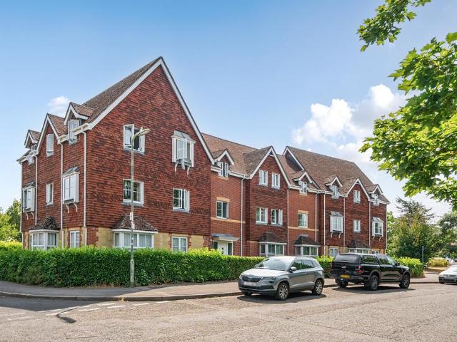 Flat for sale in Bolton Low Houses, Hampshire