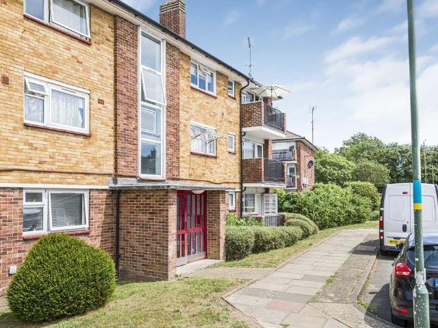 Flat for sale in North Cray, Greater London