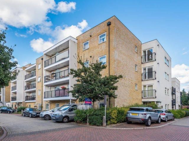 Flat for sale in Ickenham, Ickenham