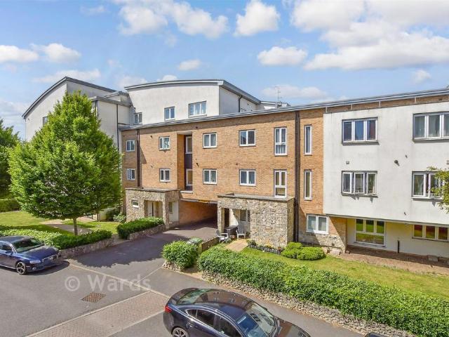 Flat for sale in Midway, Kent