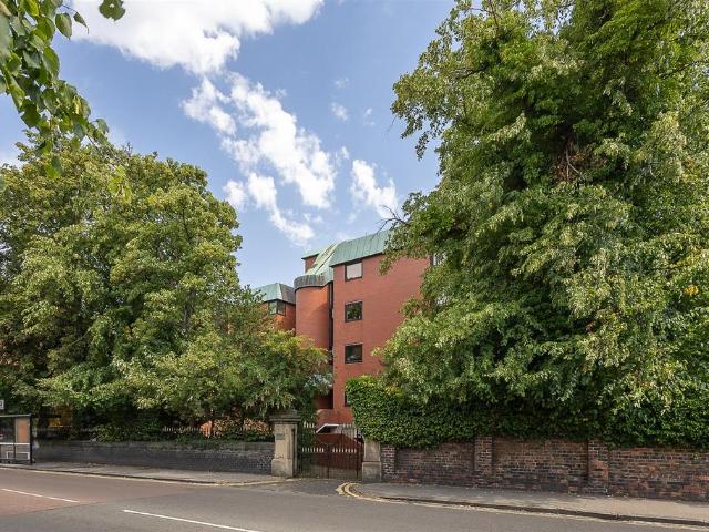 Flat for sale in Jesmond, Tyne And Wear