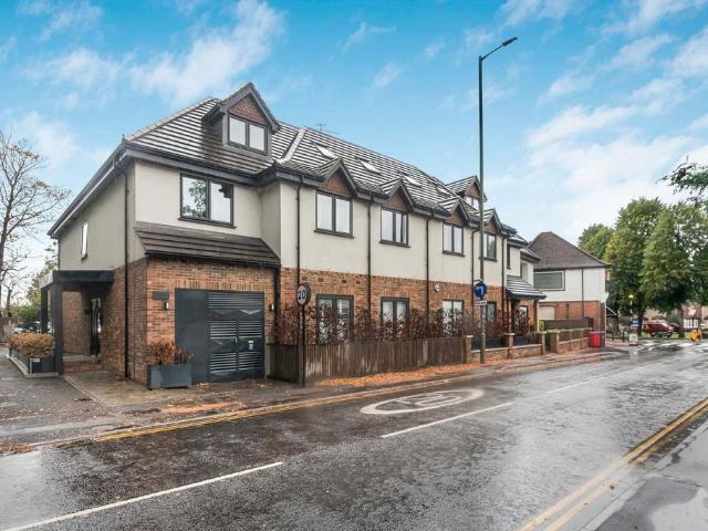 Flat for sale in Hillview, Surrey