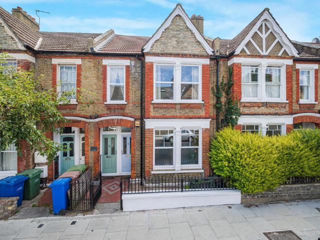Flat for sale in London Borough of Southwark, Greater London