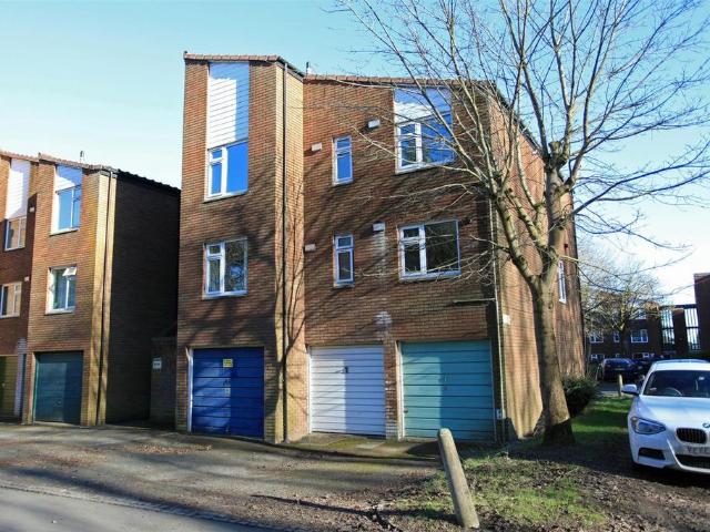 Flat for sale in Hollinswood, Telford