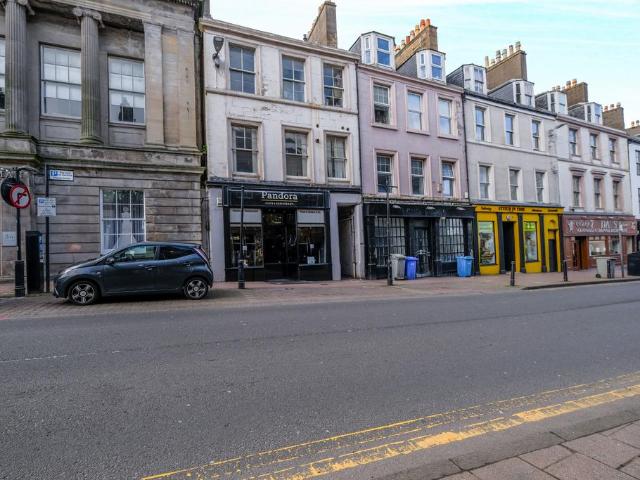 Flat for sale in Ayr, Fort