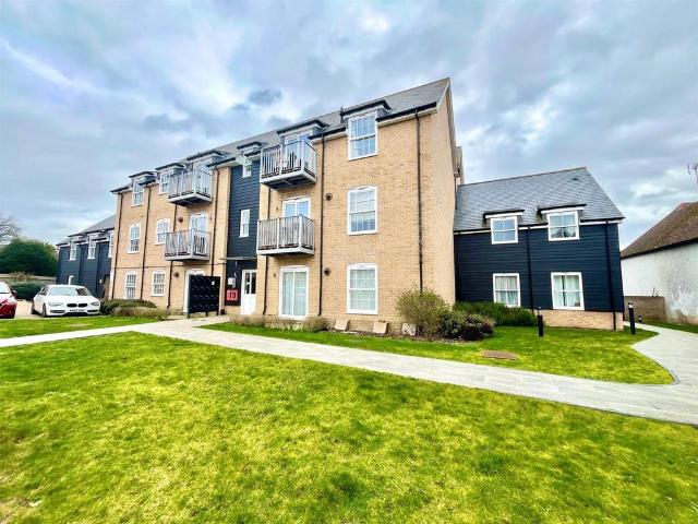 Flat for sale in King's Walden, Hertfordshire
