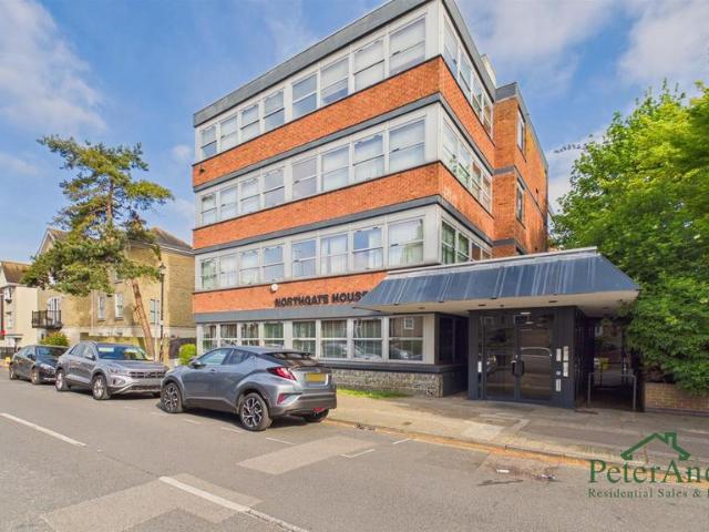 Flat for sale in Fordham Heath, Essex