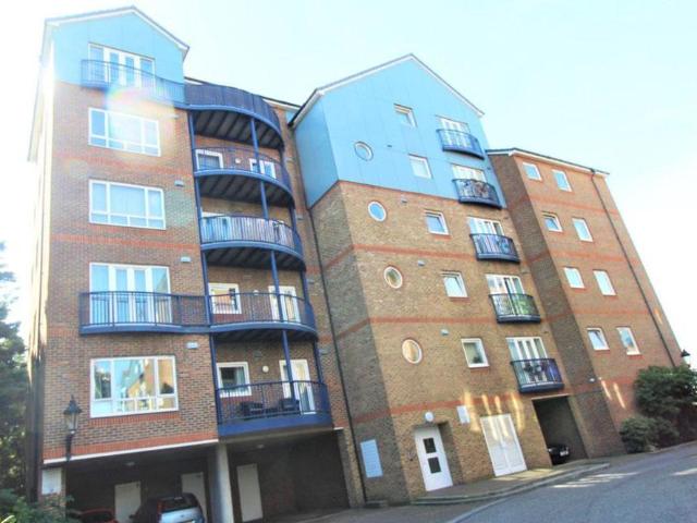 Flat for sale in Grays, Essex