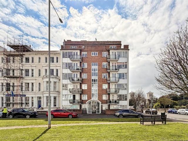 Flat for sale in Eastbourne, East Sussex