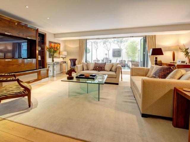 Flat for sale in Chelsea, Greater London