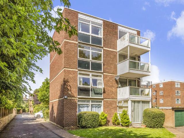 Flat for sale in London Borough of Ealing, Greater London