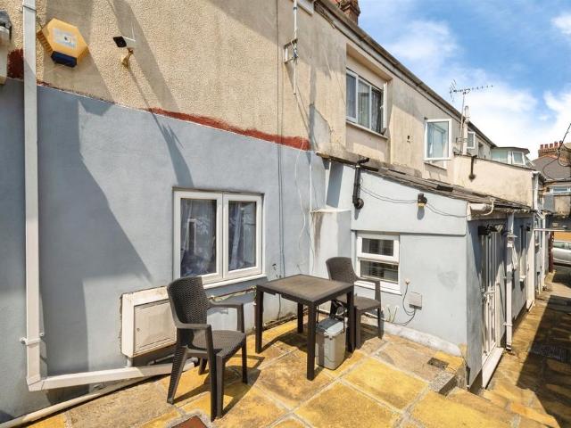 Flat for sale in Lipson, Mount Wise