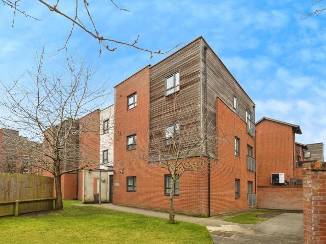 Flat for sale in Georgia, Greater Manchester