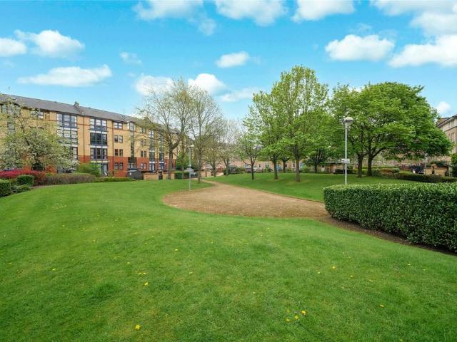 Flat for sale in Hutchesontown, Gorbals