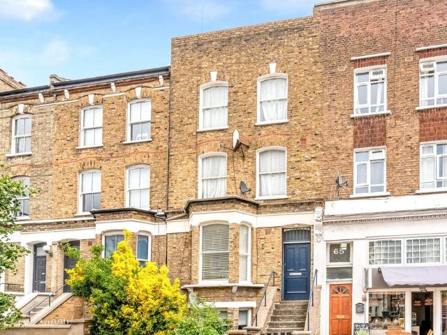 Flat for sale in Finsbury Park, Greater London