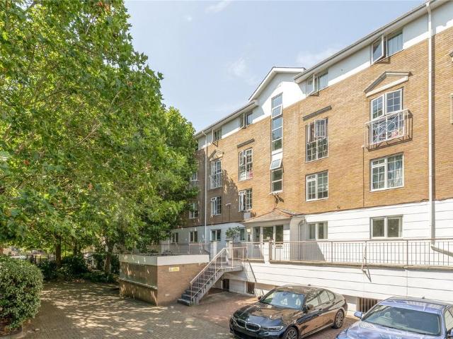 Flat for sale in Isle Of Dogs, Greater London