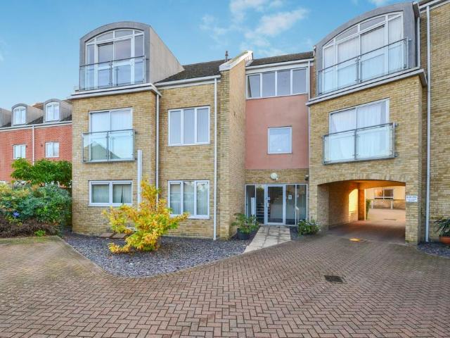 Flat for sale in Huntingdon, Cambridgeshire