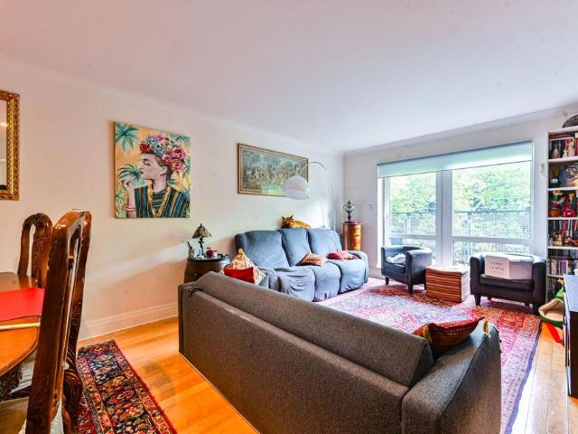 Flat for sale in Kensington, Greater London