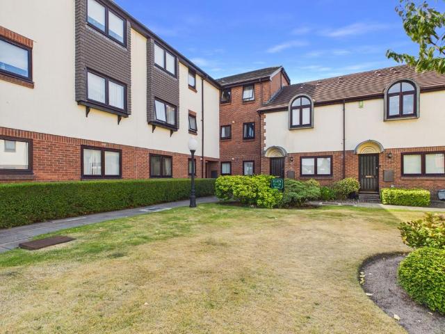 Flat for sale in Roby Mill, Lancashire
