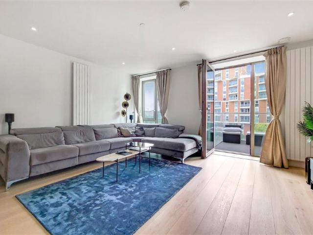 Flat for sale in Custom House, Greater London