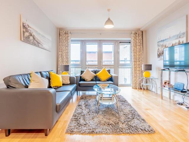 Flat for sale in Kingsdown, Feckenham